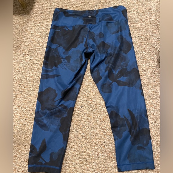 Highrise Lululemon capris/leggings - Picture 2 of 2